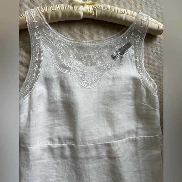 Tommy Bahama Dresses & Skirts - Tommy Bahama 100% Linen white dress with lace trim. Size 2